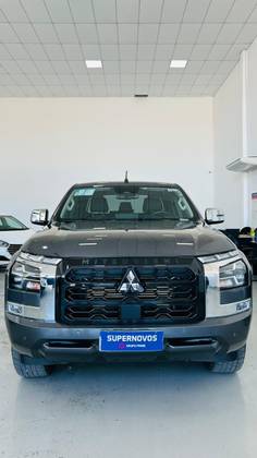 MITSUBISHI TRITON 2.4 BITURBO DIESEL CD HPE-S 4X4 AUTOMÁTICO MITSUBISHI TRITON 2.4 BITURBO DIESEL CD HPE-S 4X4 AUTOMÁTICO